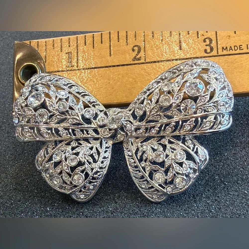 Nolan Miller Glamour 2001 Amore’ Bow‎ Pin Brooch Vintage Rhinestones Bridal 3”